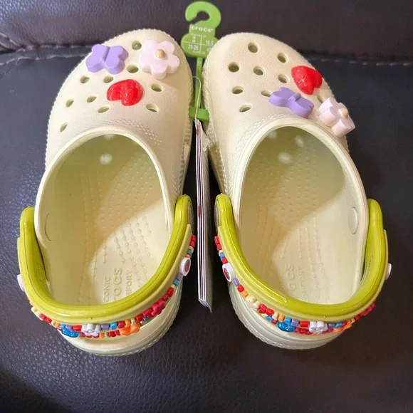 NWT CROCS Toddler 13 Green Clogs Friendship Bracelet Waterproof Charms Spring! - Picture 2 of 7